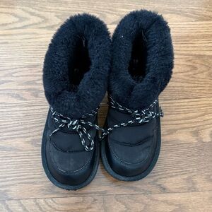 Gap Cozy Black Fur-Lined Boots Size 3
